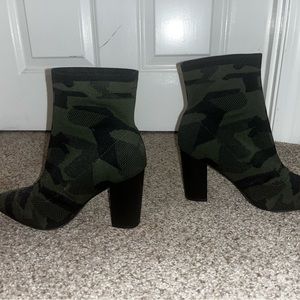 Heeled booties pointed toe size 7.5 NEVER WORN